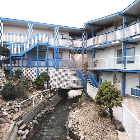 Blue Stream Motel Vernon Exterior foto